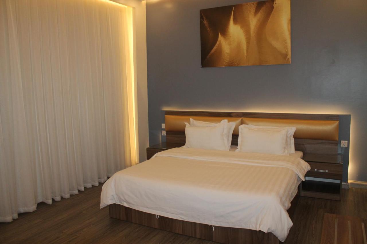 Platinum The First Hotel Медина Екстериор снимка