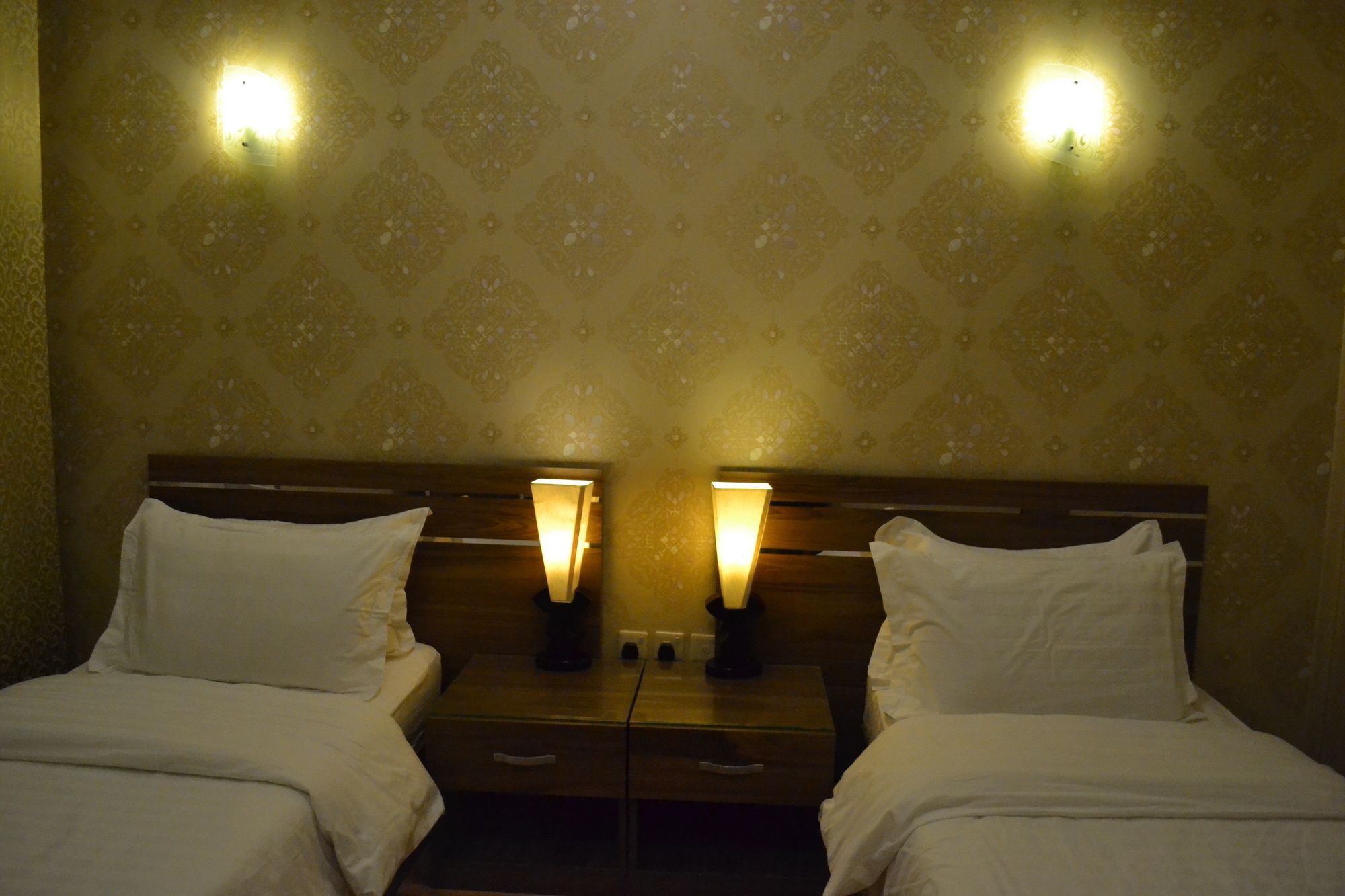 Platinum The First Hotel Медина Екстериор снимка